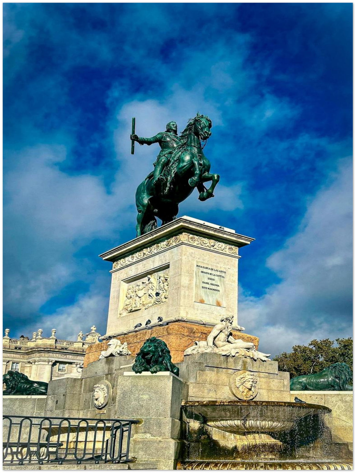 Madrid Statue, shown at an angle to give a sense of depth and scale