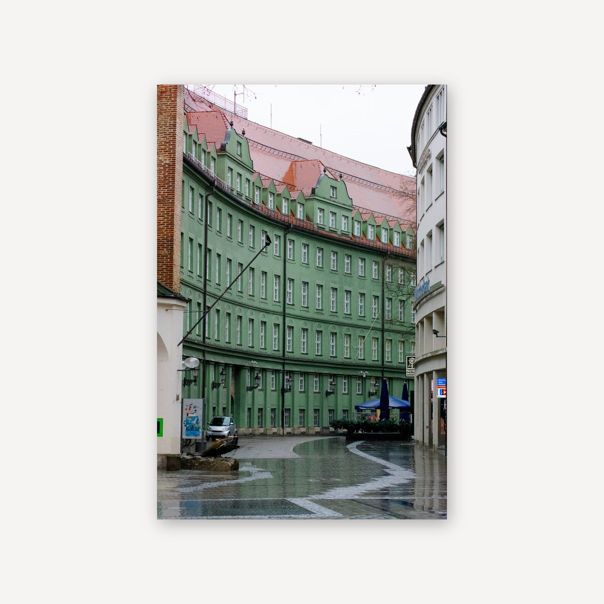 Curved Munich Building — canvas print